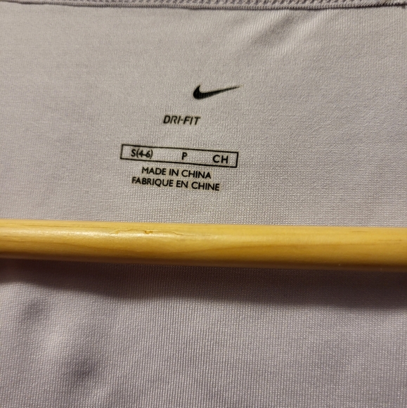 Nike Dry Fit Workout Top - Picture 3 of 3